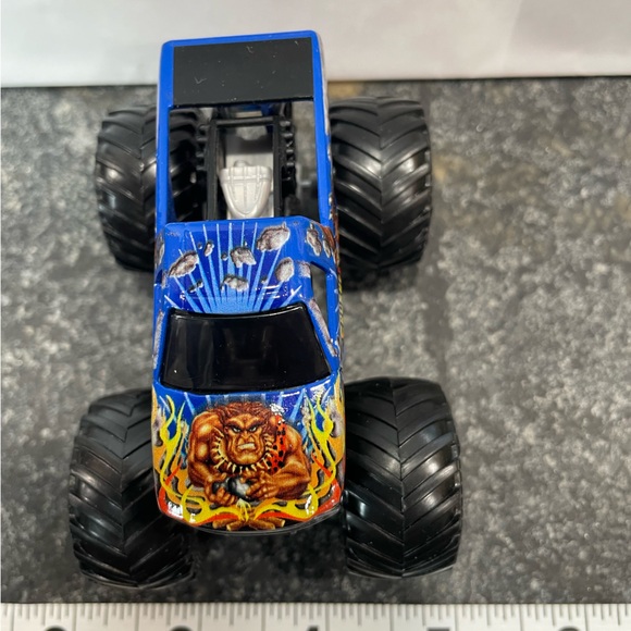 Official Monster Jam Stone Crusher die-cast monster truck, 1:64 scale - Picture 5 of 6